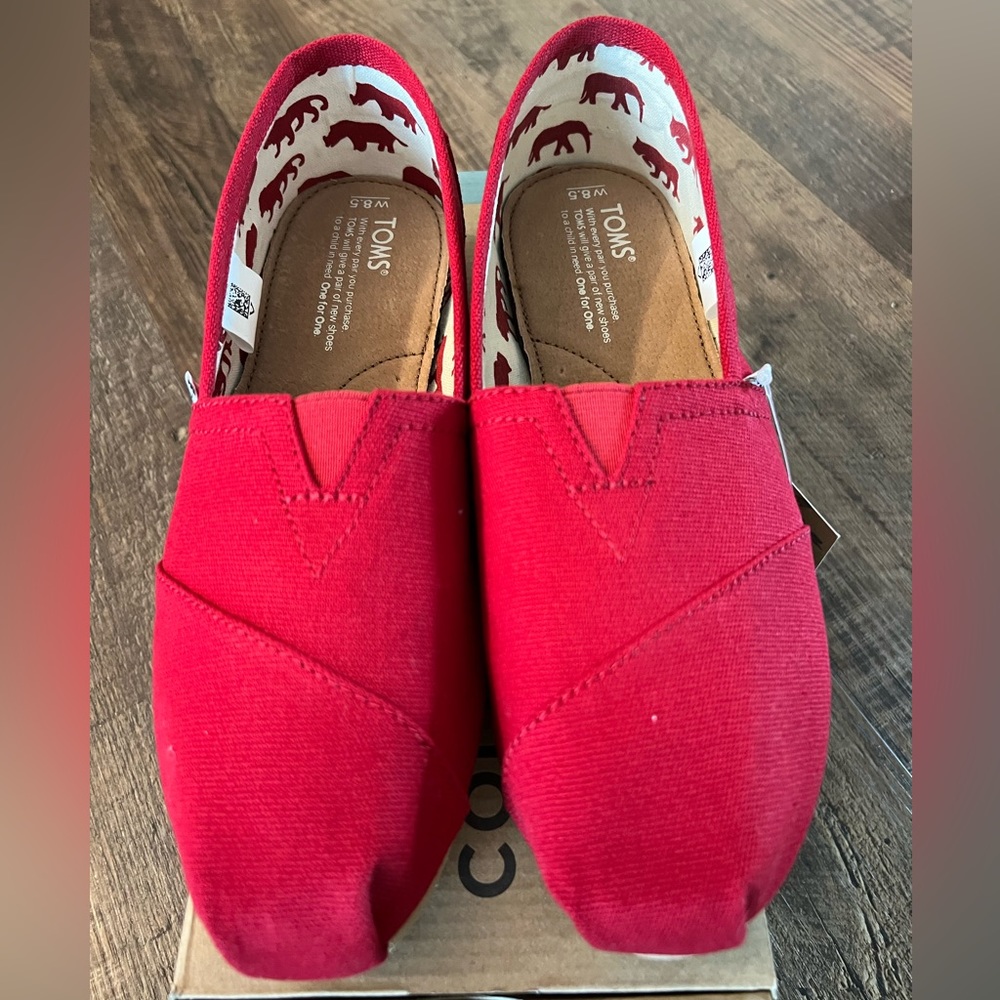 Toms Classic Red Canvas Shoes, women’s size 8.5
